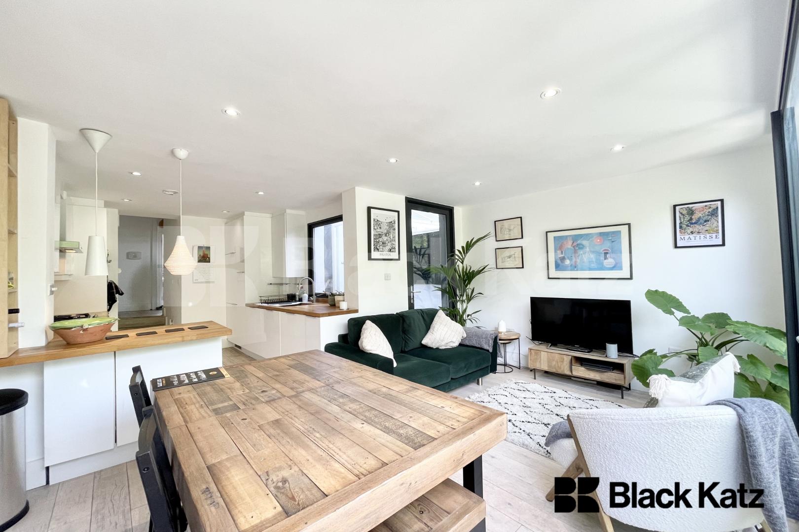 Beautiful garden flat marrying period charm with contemporary living Gowrie Road , Clapham Junction 